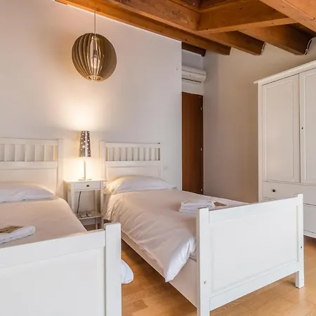 Madonna Dell'orto 3526 Appartamento